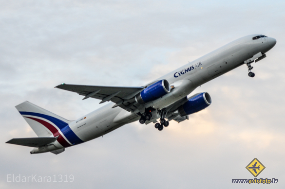 Boeing 757-256(PCF)